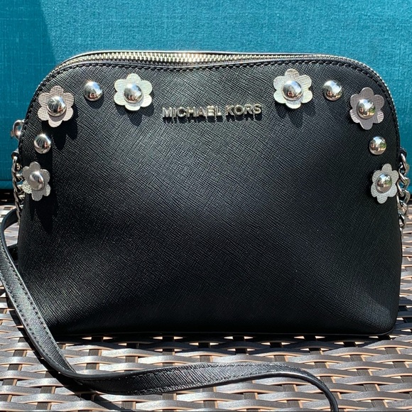 Michael Kors Handbags - NWOT MICHAEL KORS crossbody
